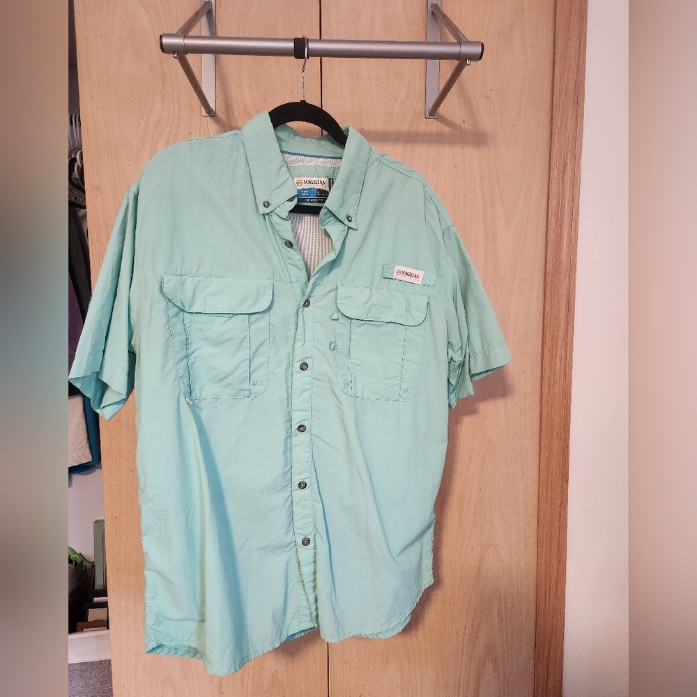 Men's Magellan Outdoors short sleeved button down size large